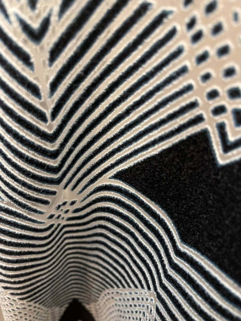 Worthington Black and White Geometric Scoop Neck Tank - Picture 5 of 6